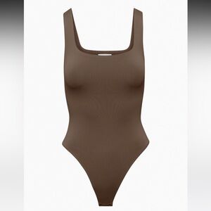 NWOT Aritzia babaton contour square neck bodysuit